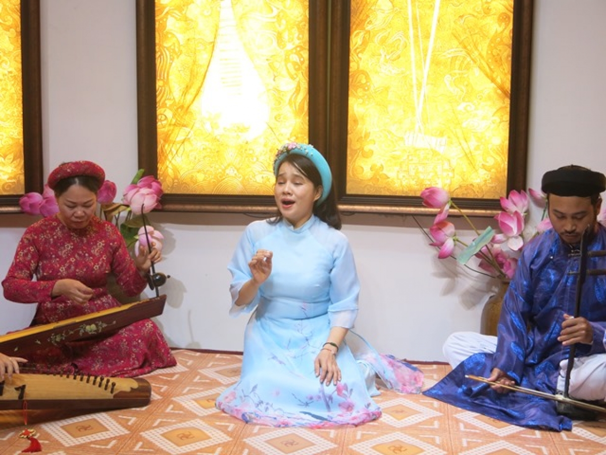 Hue folk singing to become unique cultural tourism product